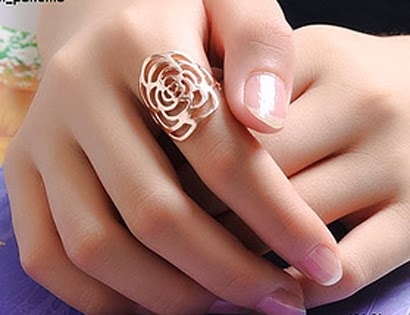 Đeo nhẫn ngón trỏ: cách để nữ giới phát triển tài năng