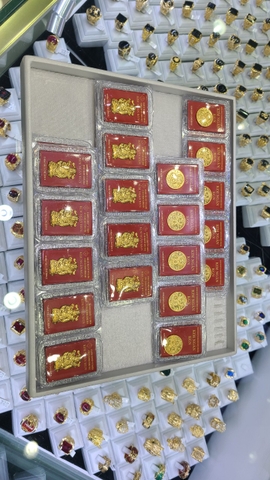 Giá vàng nhẫn hôm nay tuột mốc 89 triệu đồng, chiều mua đắt hơn vàng miếng