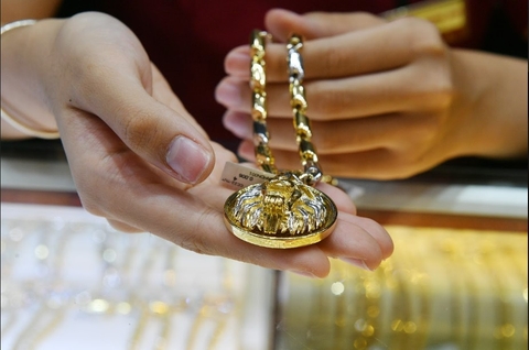 Vàng nhẫn 'soán ngôi' SJC lên đỉnh 93 triệu/lượng, mua đầu năm lãi hơn 7 triệu