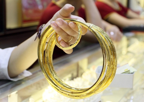 Giá vàng hôm nay 3/9/2024 lao dốc, rẻ hơn trong nước 5 triệu đồng