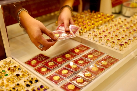 Giá vàng nhẫn 'bay' gần 1 triệu đồng sau 1 đêm