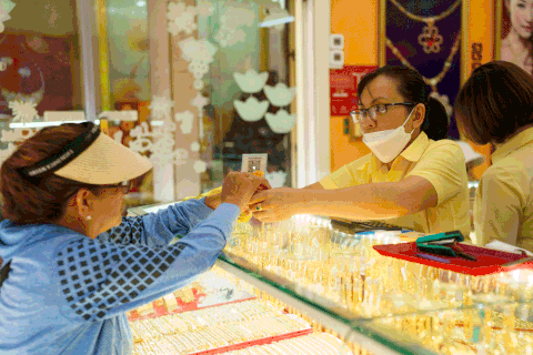 Tốc độ cắt giảm lãi suất chậm sẽ 'ngáng' đà bứt tốc của giá vàng?
