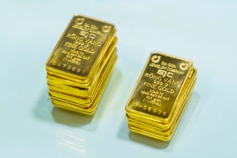 Giá vàng hôm nay 30/7/2024 đột ngột lao dốc, SJC giảm nửa triệu đồng cả 2 chiều