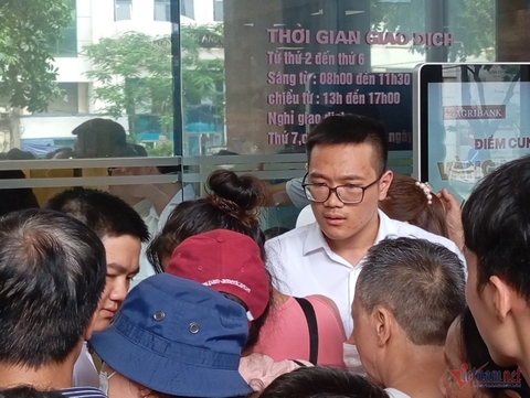 Thuê người lấy số mua vàng đẩy giá, NHNN đề nghị Bộ Công an xác minh, xử lý