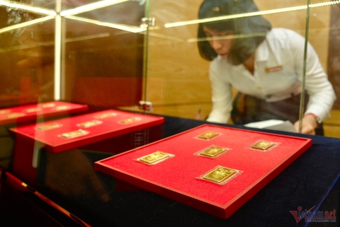 Ngân hàng tiếp tục giảm mạnh giá vàng miếng, SJC giảm thêm 1 triệu đồng/lượng