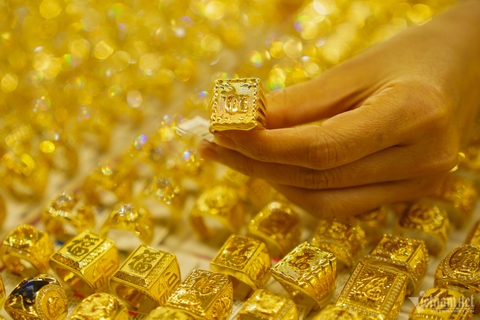 Giá vàng, giá USD tăng bao nhiêu từ đầu năm đến nay?