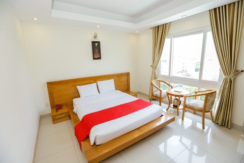 Phòng 1 Giường Đôi Bồn Tắm ( Caroline Sea Hotel )