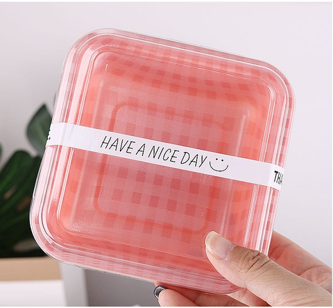 Hộp nhựa Caro hình vuông màu hồng