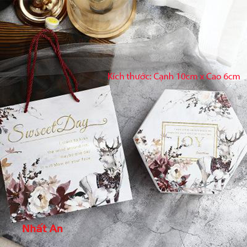 Hộp giấy lục giác đựng bánh Sweet Day