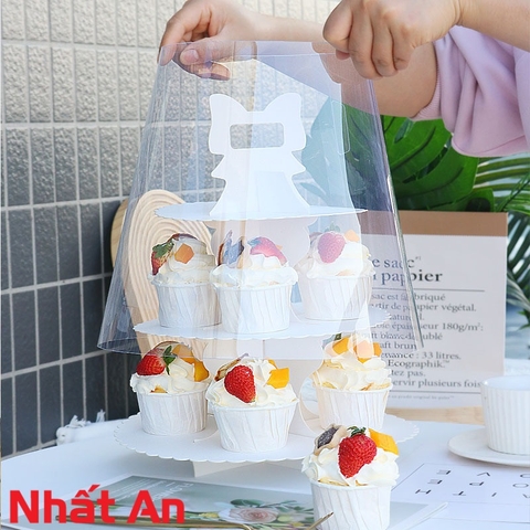 Tháp giấy đựng bánh cupcake màu trắng