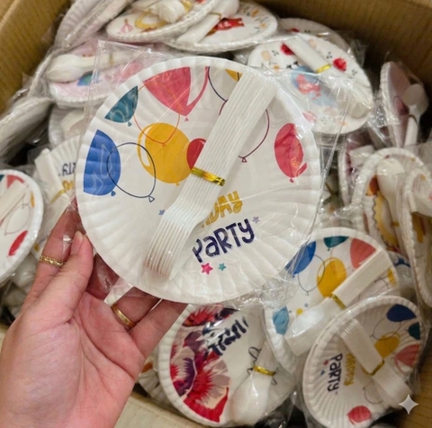 Dĩa bánh kem giấy kèm muỗng (10 cái) mẫu ngẫu nhiên