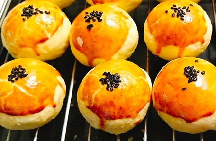 Khay trung thu đế vàng 100gr (Loại mỏng) - 50 cái