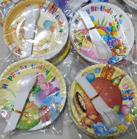 Dĩa bánh kem giấy kèm muỗng (10 cái) mẫu ngẫu nhiên