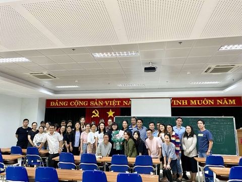 Vinh danh Luật sư Ngô Huỳnh Phương Thảo vì đóng góp xuất sắc tại Học viện Tư pháp