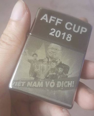 zippo đá bóng việt nam