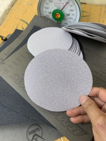 Giấy nhám tròn phi 125mm (5") nỉ lông, nhập khẩu Nhật Bản, độ nhám P600 1
