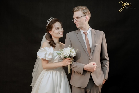 Chụp ảnh cưới tại Studio phong cách Hàn Quốc của cặp đôi Huyền - Loic