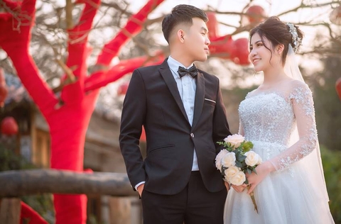 Chụp ảnh cưới ở phim trường Santorini Park 2020 tại Hà Nội: cặp Long - Hằng