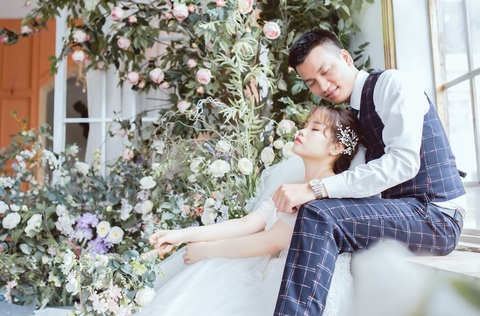 Chụp ảnh cưới để trang trí bày ở cổng tiệc: cặp Minh Út - Lan Anh