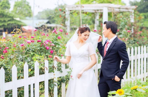 Album hình cưới đẹp chụp năm 2020 tại Thảo nguyên Hoa Long Biên: cặp Kiên - Loan