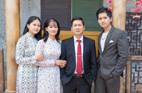 Bộ ảnh ý nghĩa cùng gia đình chụp tại phim trường Rosa Hà Nội: gia đình cô Mơ