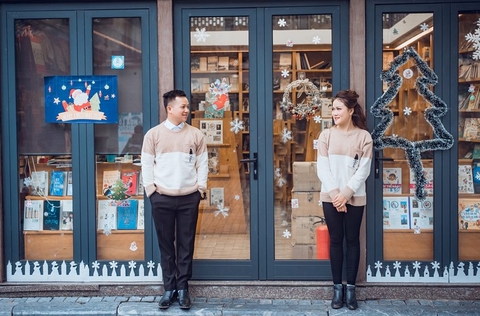 Chụp ảnh cưới tại phố sách và phố đêm Tạ Hiền: cặp Hiếu - Thu