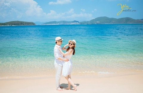 Chụp ảnh cưới lãng mạn tại biển Mỹ Khê Đà Nẵng