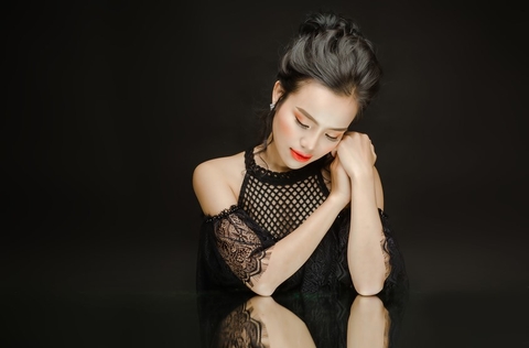 Chụp ảnh beauty shot studio cho ca sĩ Sèn Hoàng Mỹ Lam