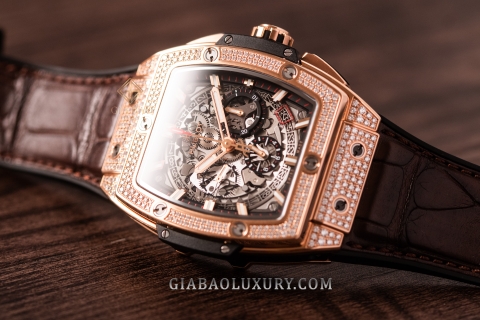 Review đồng hồ Hublot Spirit Of Big Bang King Gold Pavé 42mm: Bước tiếp nối của thành công