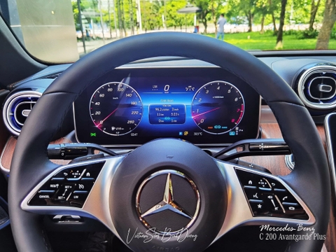 tiện nghi xe Mercedes-Benz c200 avantgarde