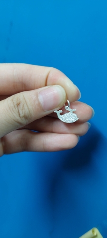 Charm cá heo đính đá treo T132