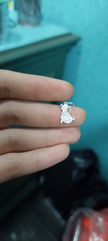 Charm con chó dáng ngồi đính đá treo T142