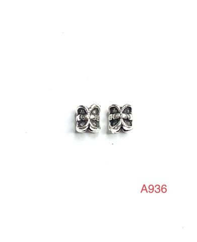 Charm chặn bạc họa tiết lá A936