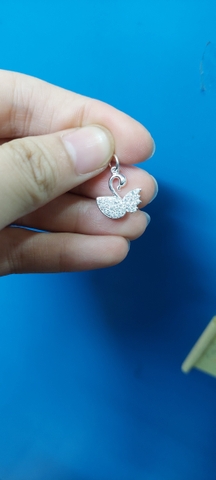 Charm thiên nga đính đá treo T128