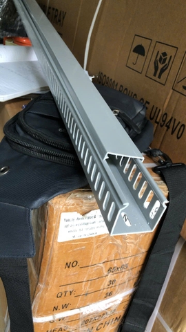 Máng nhựa 60x100 mép liền