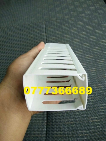 Máng nhựa màu trắng 35x45 mép liền màu trắng