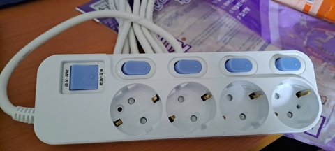Ổ cắm điện Hàn Quốc DM 2221 loại 4 lỗ 5 Công tắc