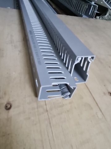 Máng nhựa trunking 35x50