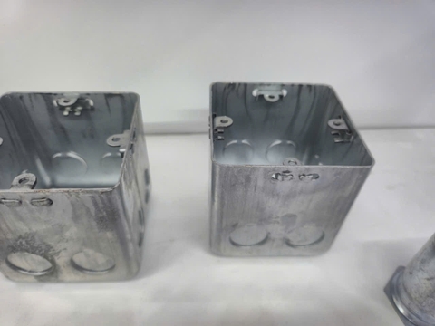 Đế sắt 77x77 thương hiệu Lesso