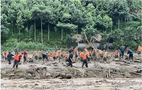 Lũ về khi 600 người đang tìm kiếm nạn nhân mất tích tại Lào Cai
