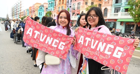 Fan đổ về xem concert 'Anh trai vượt ngàn chông gai'