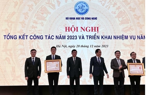 Chủ tịch nước tặng Huân chương độc lập hạng Nhì cho Cục Thông tin khoa học và công nghệ quốc gia