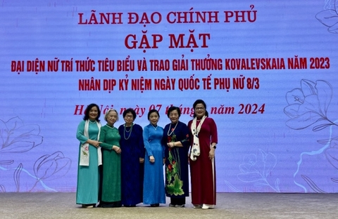 Phó Thủ tướng Lê Minh Khái gặp mặt đại diện nữ trí thức tiêu biểu