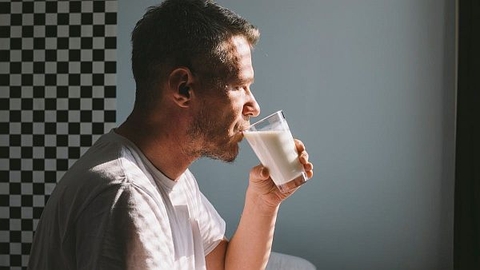 Uống sữa nhiều hơn có nguy cơ bị ung thư tuyến tiền liệt hơn