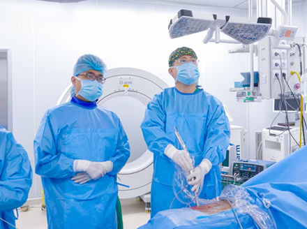 Bước tiến mới trong mổ tổn thương trượt đốt sống nhờ kỹ thuật nội soi 1 cổng