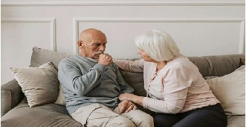 Giải thích nguyên nhân vì sao người cao tuổi nhiễm bệnh COVID nghiêm trọng hơn