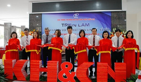 Triển lãm “Sách khoa học và công nghệ với sự phát triển kinh tế xã hội”