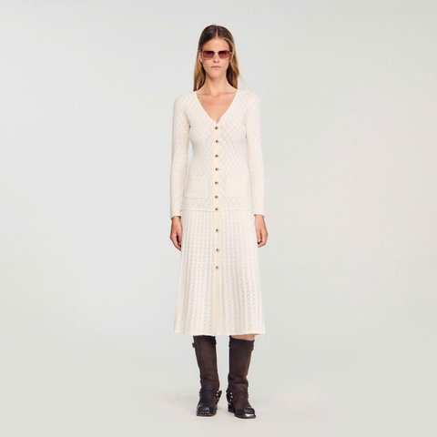 vay-maxi-knit-sandro-mau-kem-dai-tay-khuy-vang