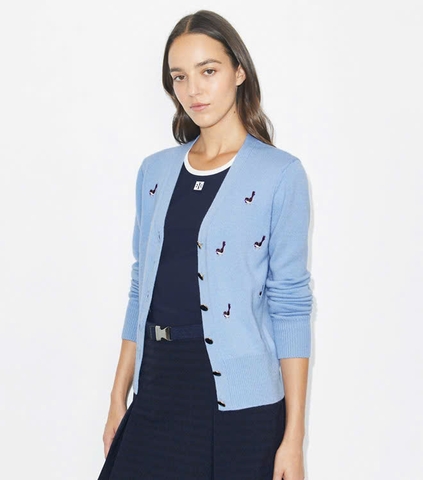 Áo len CDG Tory Burch thêu logo cổ V