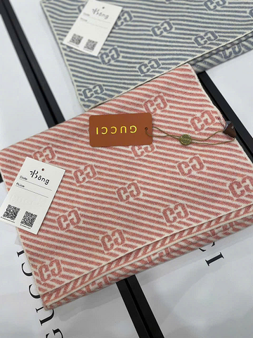 Khăn len nhũ Gucci